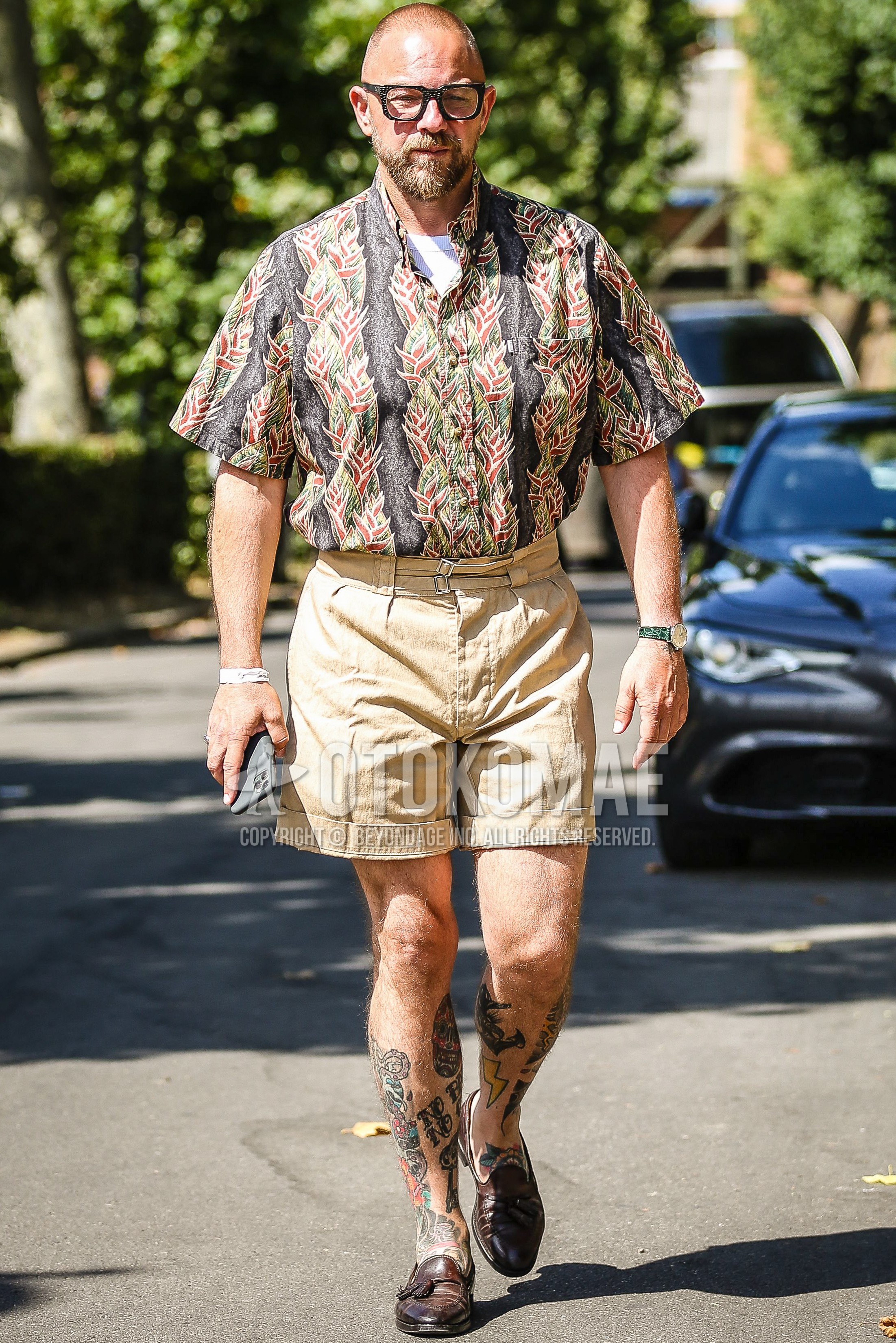 Spring summer fashion - brown shorts - street style