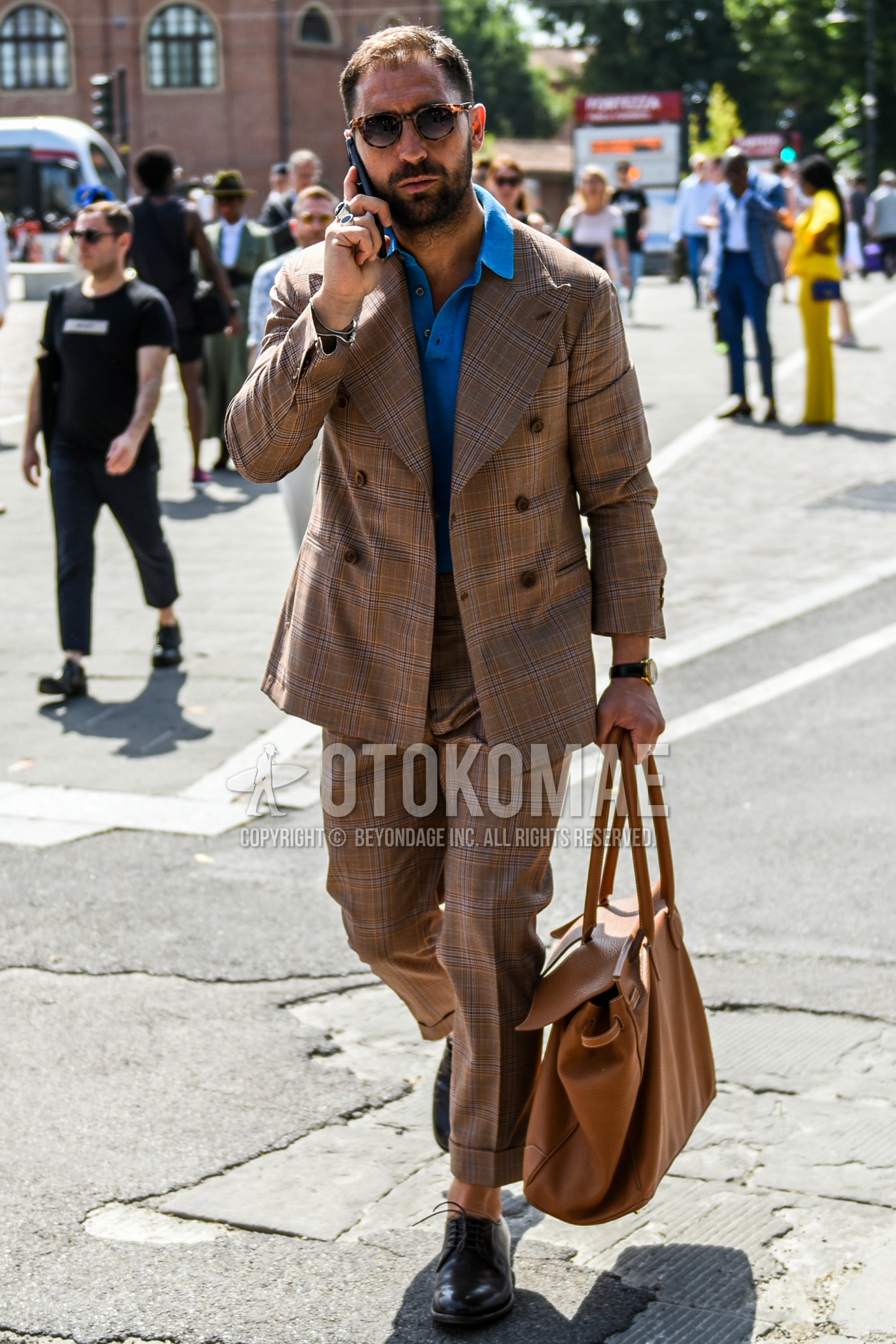 Men's spring summer autumn outfit with brown tortoiseshell sunglasses, blue plain polo shirt, black straight-tip shoes leather shoes, brown plain boston bag, brown check suit.