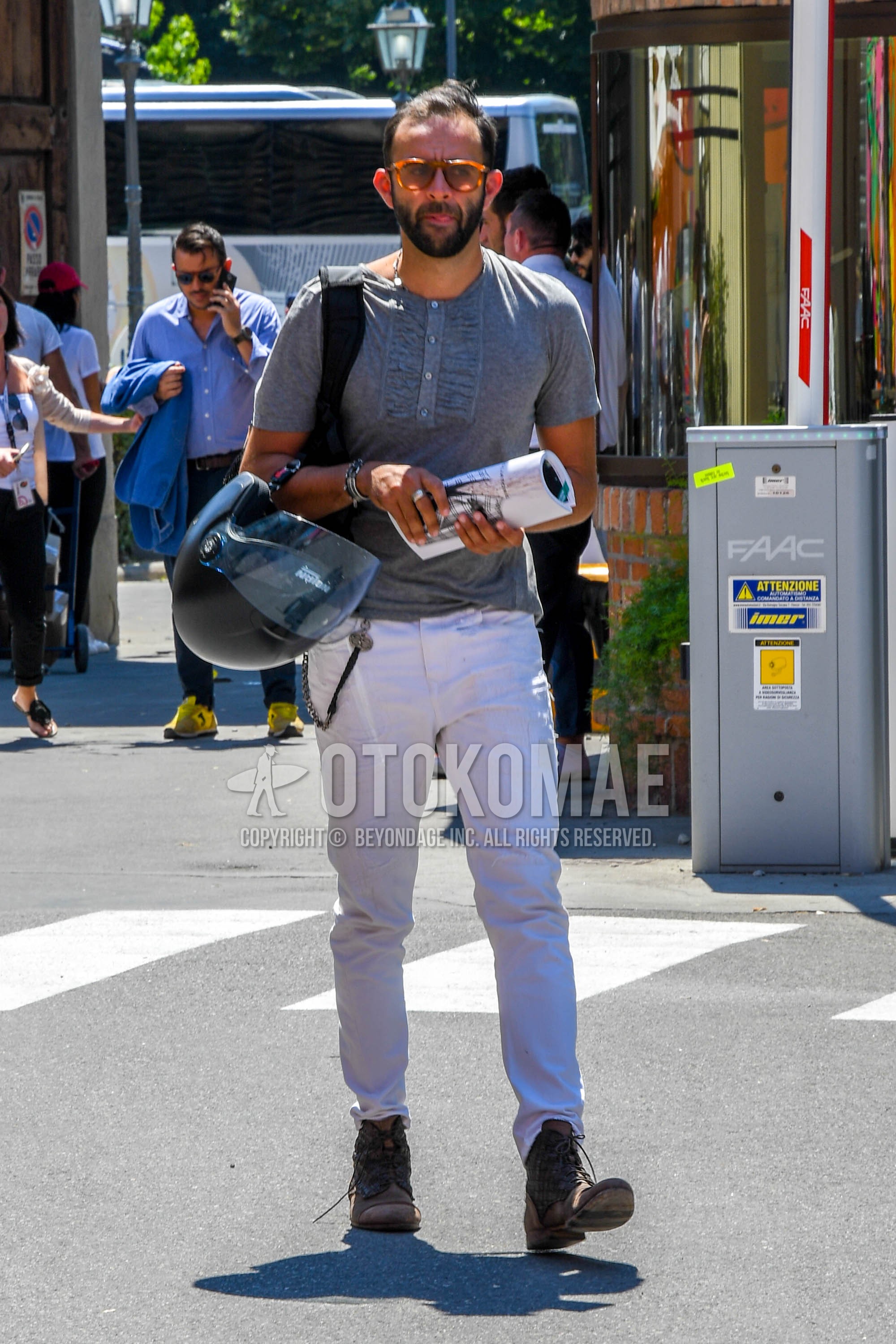 Men's summer outfit with plain sunglasses, gray plain t-shirt, white plain damaged jeans, brown work boots.