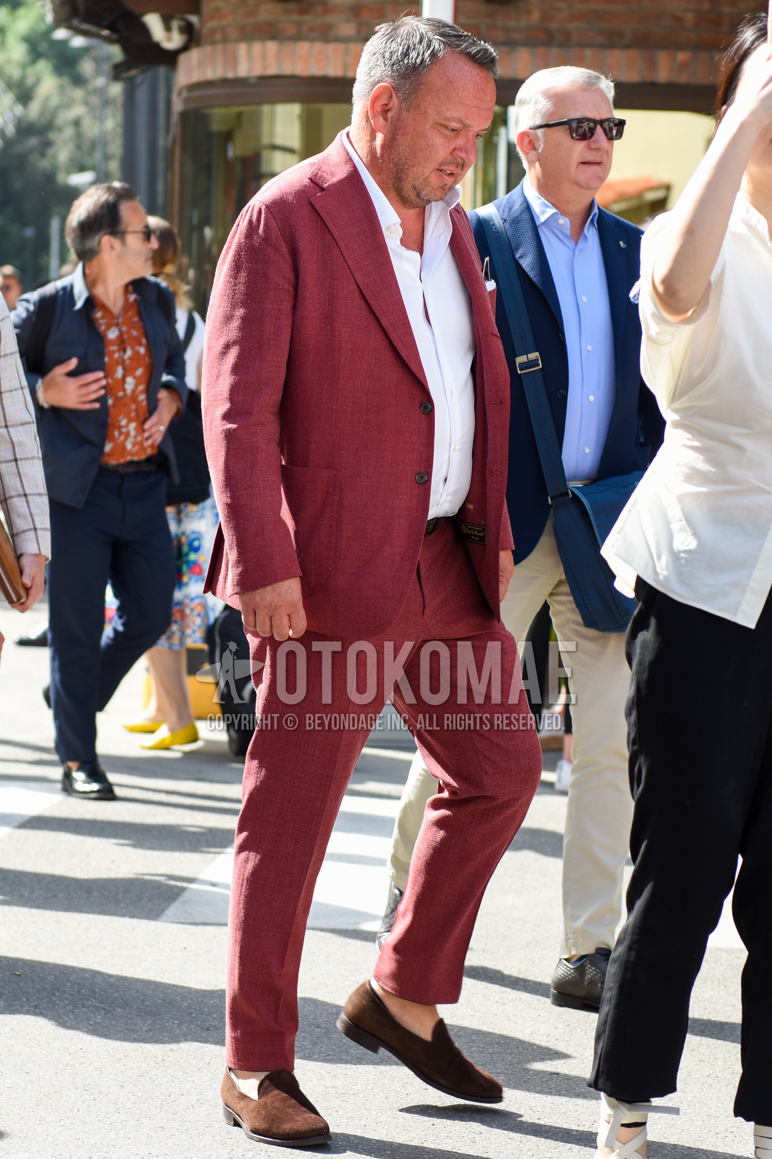 Men's spring summer autumn outfit with white plain shirt, brown  loafers leather shoes, red plain suit.