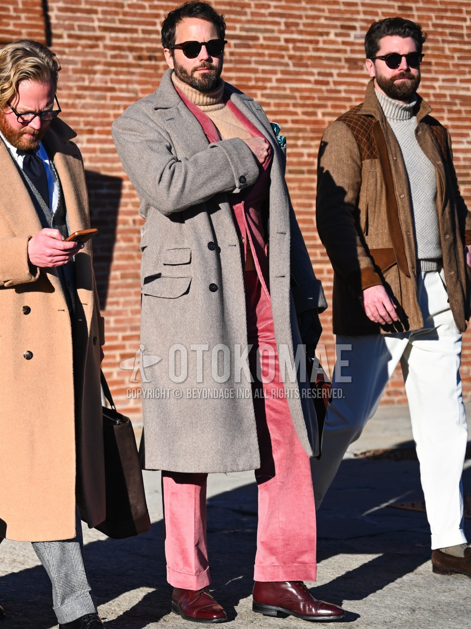 Men's autumn winter outfit with brown plain sunglasses, gray plain ulster coat, beige plain turtleneck knit, red brogue shoes leather shoes, pink plain suit.