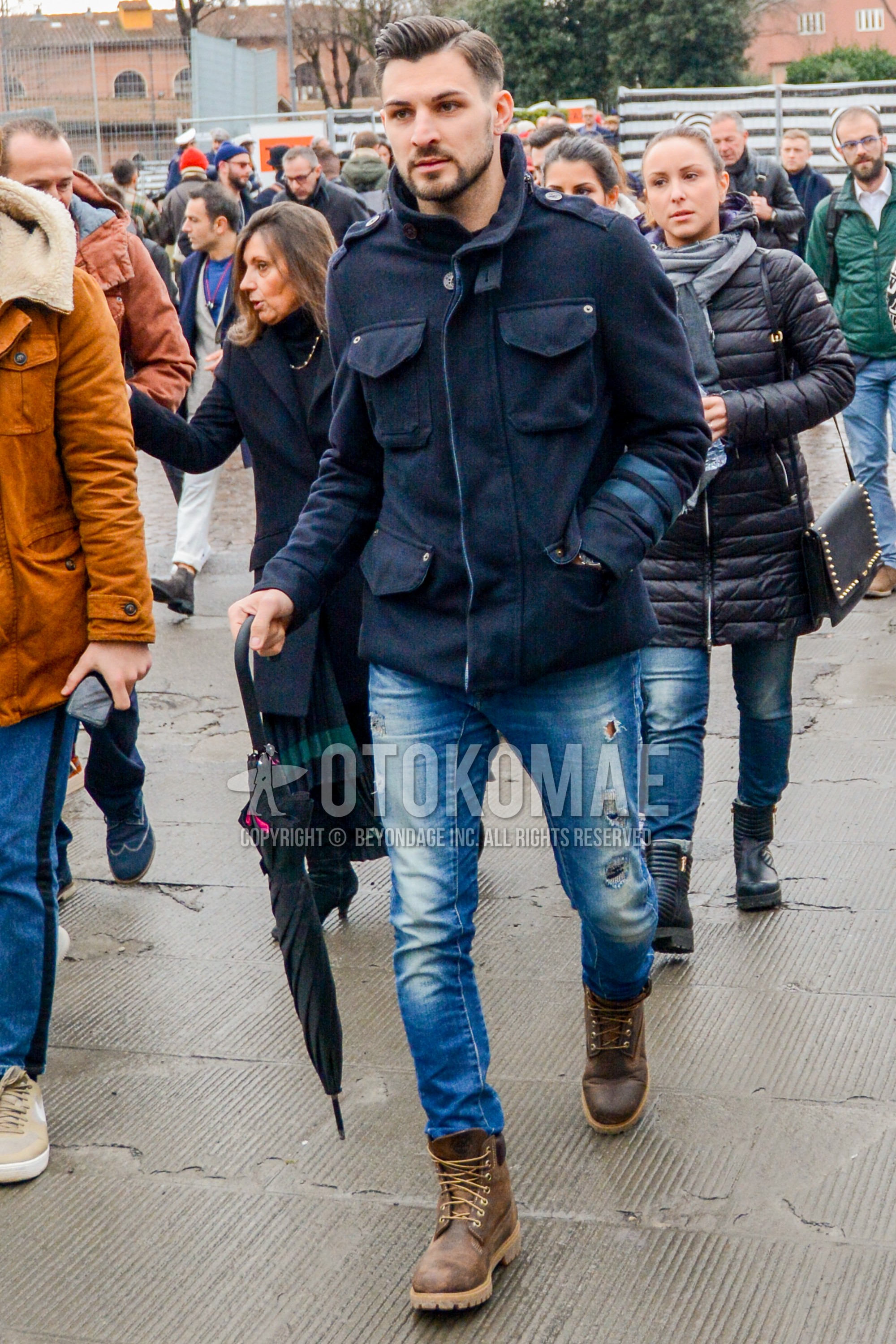 Men's winter outfit with navy plain M-65, blue plain damaged jeans, brown  boots.