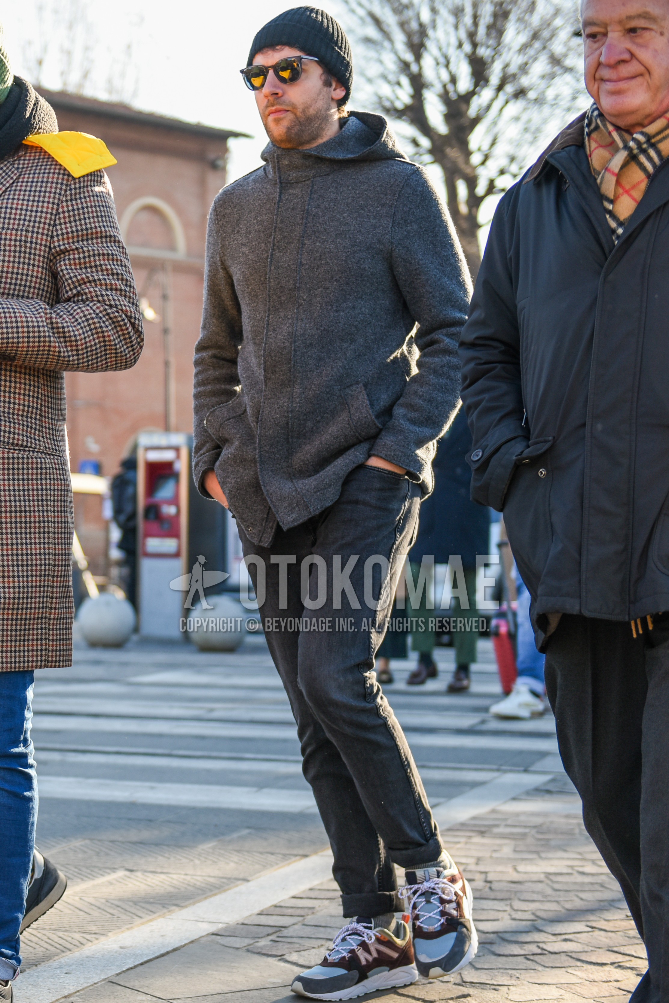 Men's autumn winter outfit with black plain knit cap, black plain sunglasses, gray plain hooded coat, gray plain denim/jeans, gray plain socks, gray low-cut sneakers.