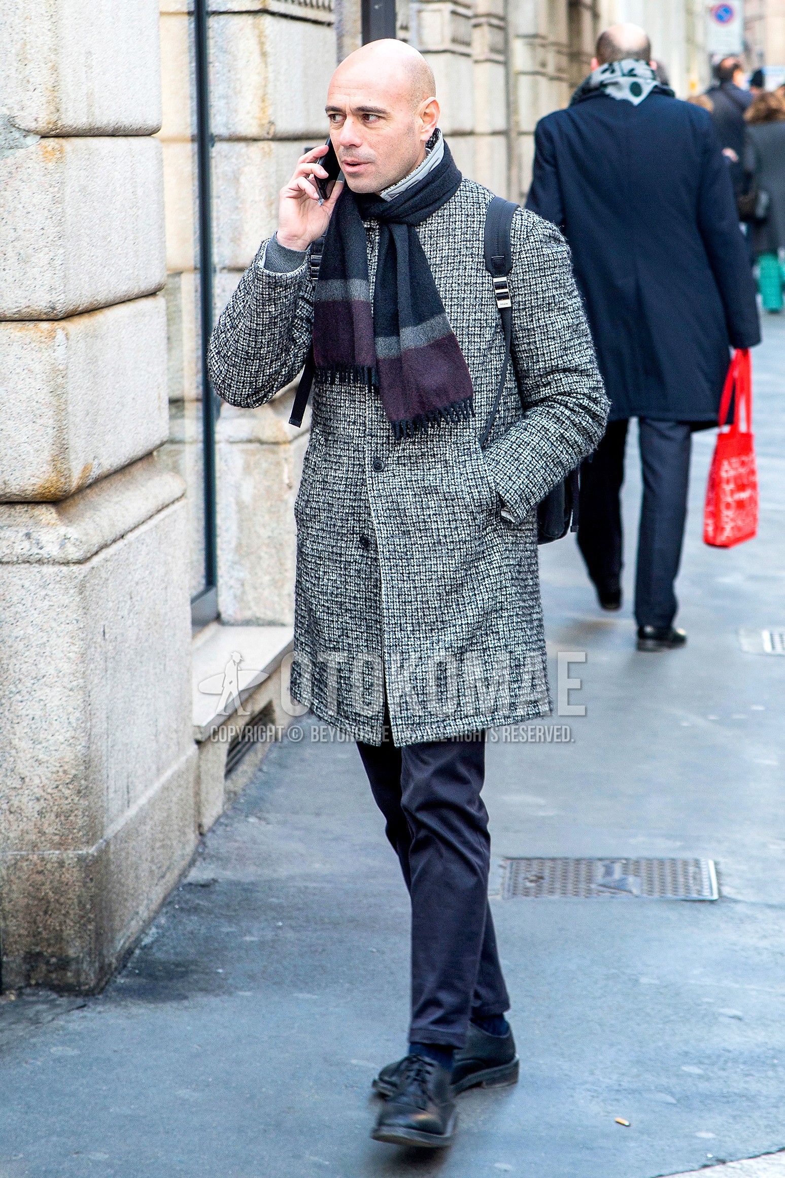 Men's winter outfit with dark gray plain scarf, gray check stenkarrer coat, gray plain chinos, navy plain socks, black plain toe leather shoes.