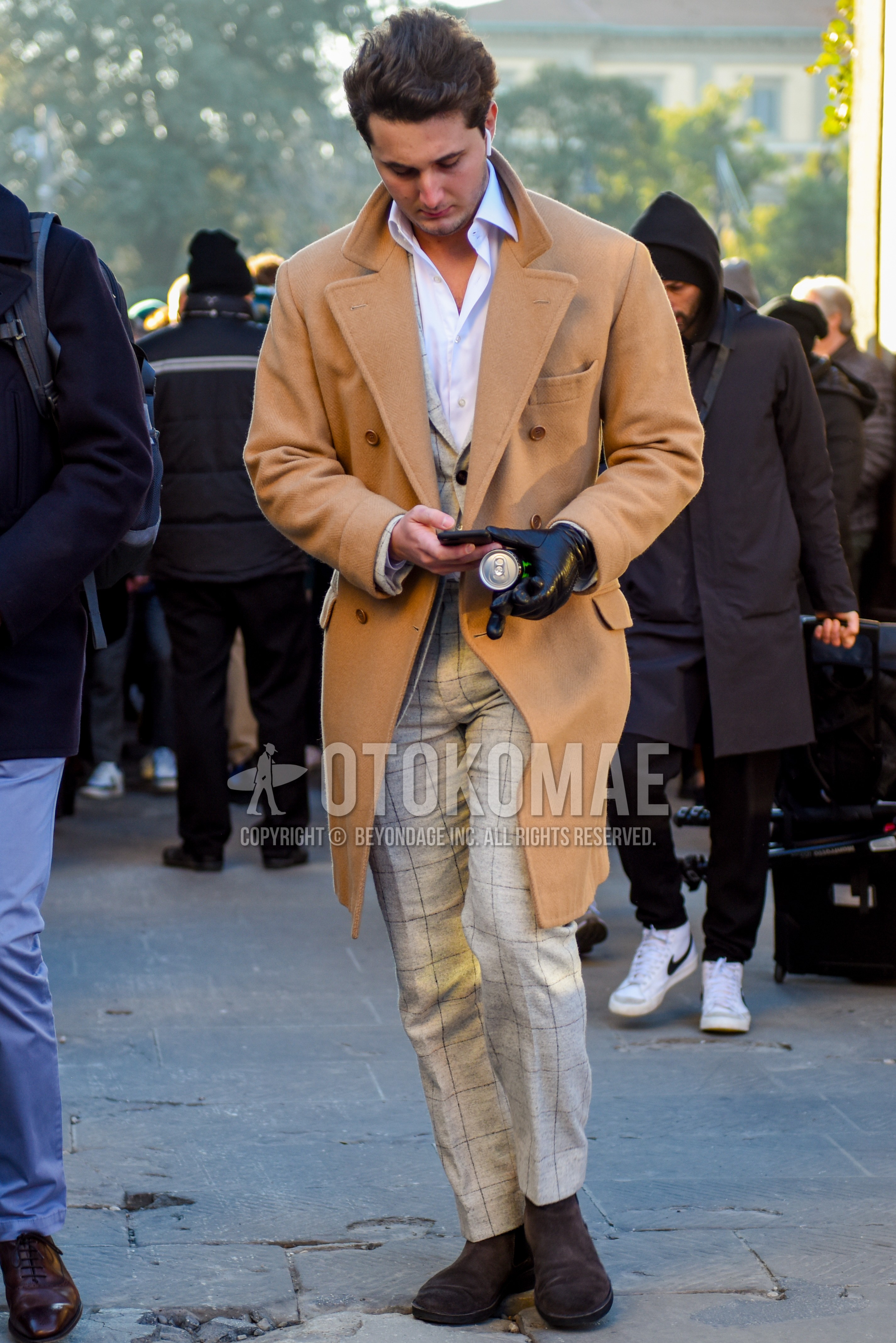 Men's autumn winter outfit with beige plain chester coat, white plain shirt, brown side-gore boots, beige check suit.
