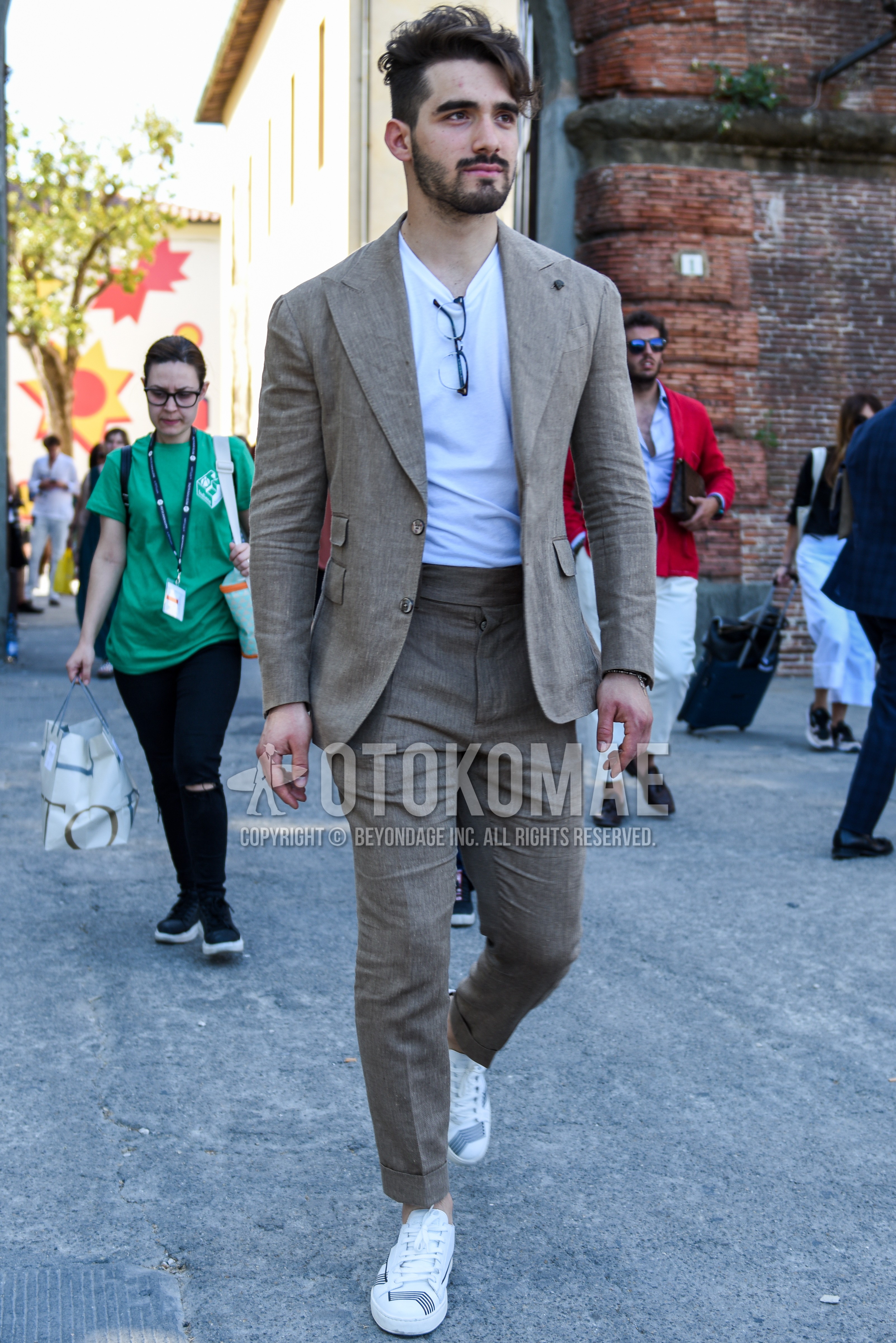 Men's spring summer autumn outfit with white plain t-shirt, white low-cut sneakers, brown plain suit.