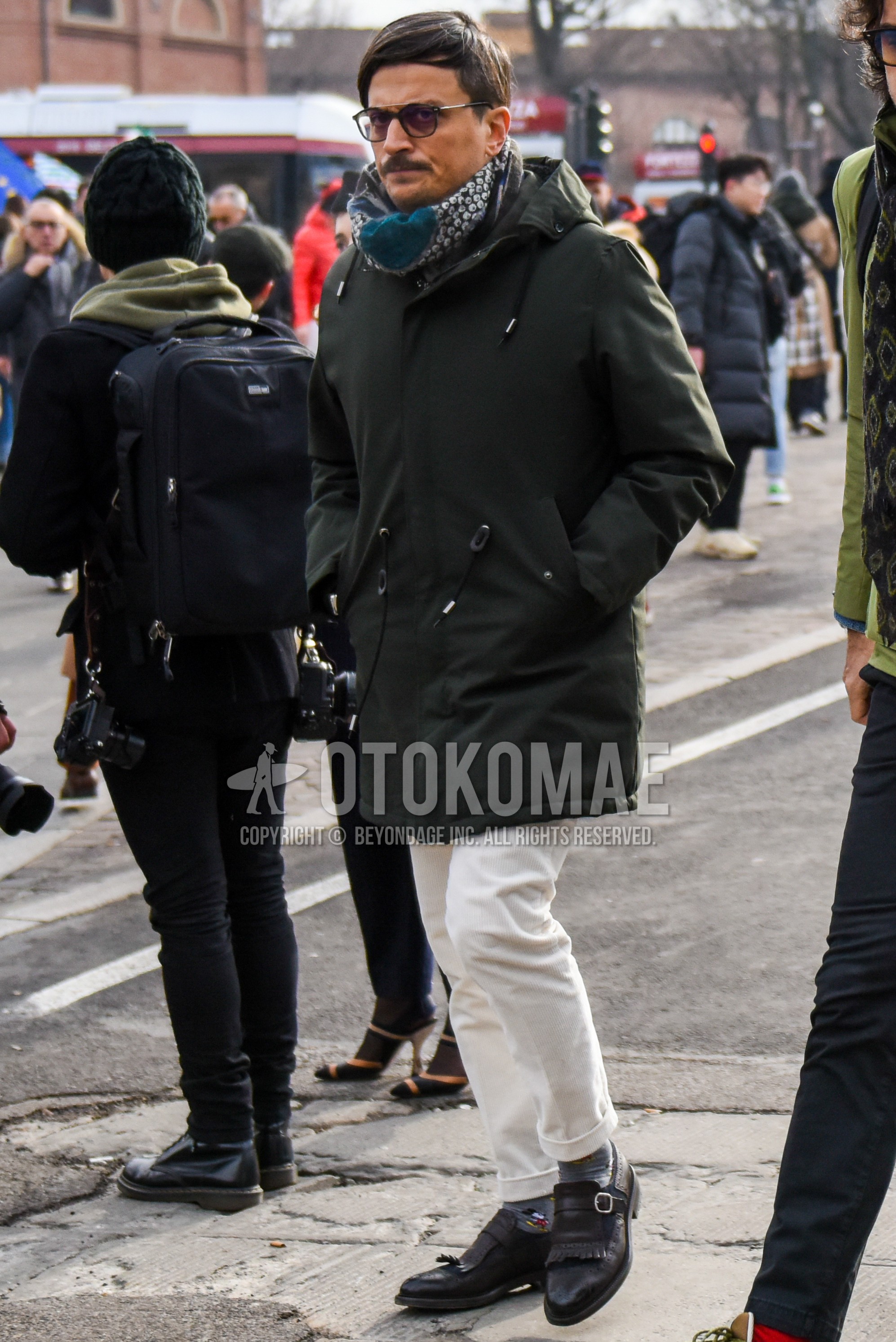 Men's autumn winter outfit with plain sunglasses, beige scarf scarf, olive green plain hooded coat, white plain winter pants (corduroy,velour), gray socks socks, brown monk shoes leather shoes.