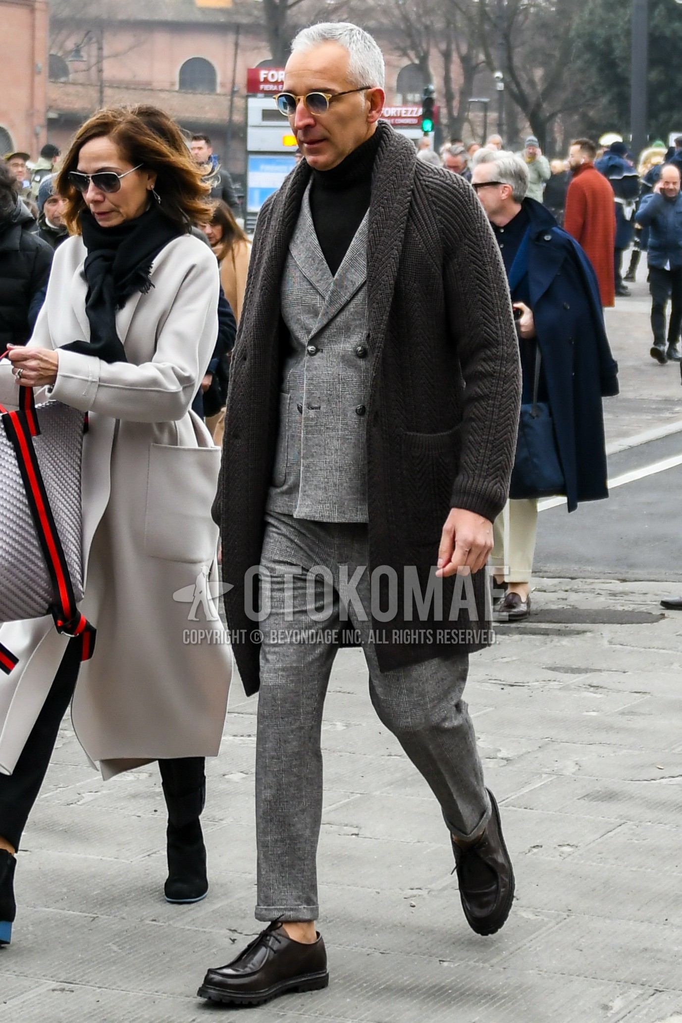 Men's winter outfit with plain sunglasses, brown plain cardigan, black plain turtleneck knit, brown  leather shoes, gray plain suit.