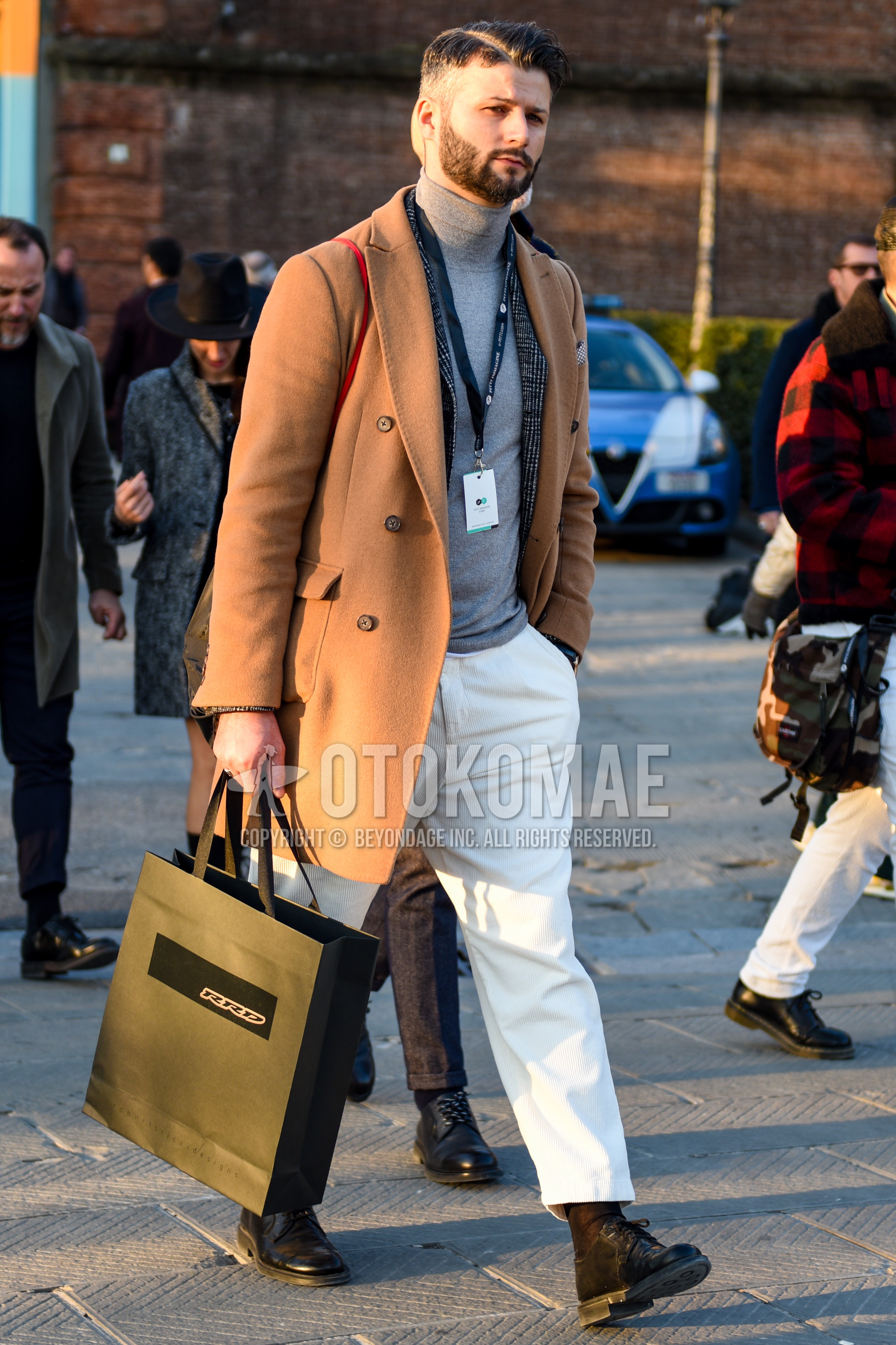 Men's autumn winter outfit with beige plain chester coat, gray plain turtleneck knit, white plain winter pants (corduroy,velour), brown plain socks, black straight-tip shoes leather shoes.