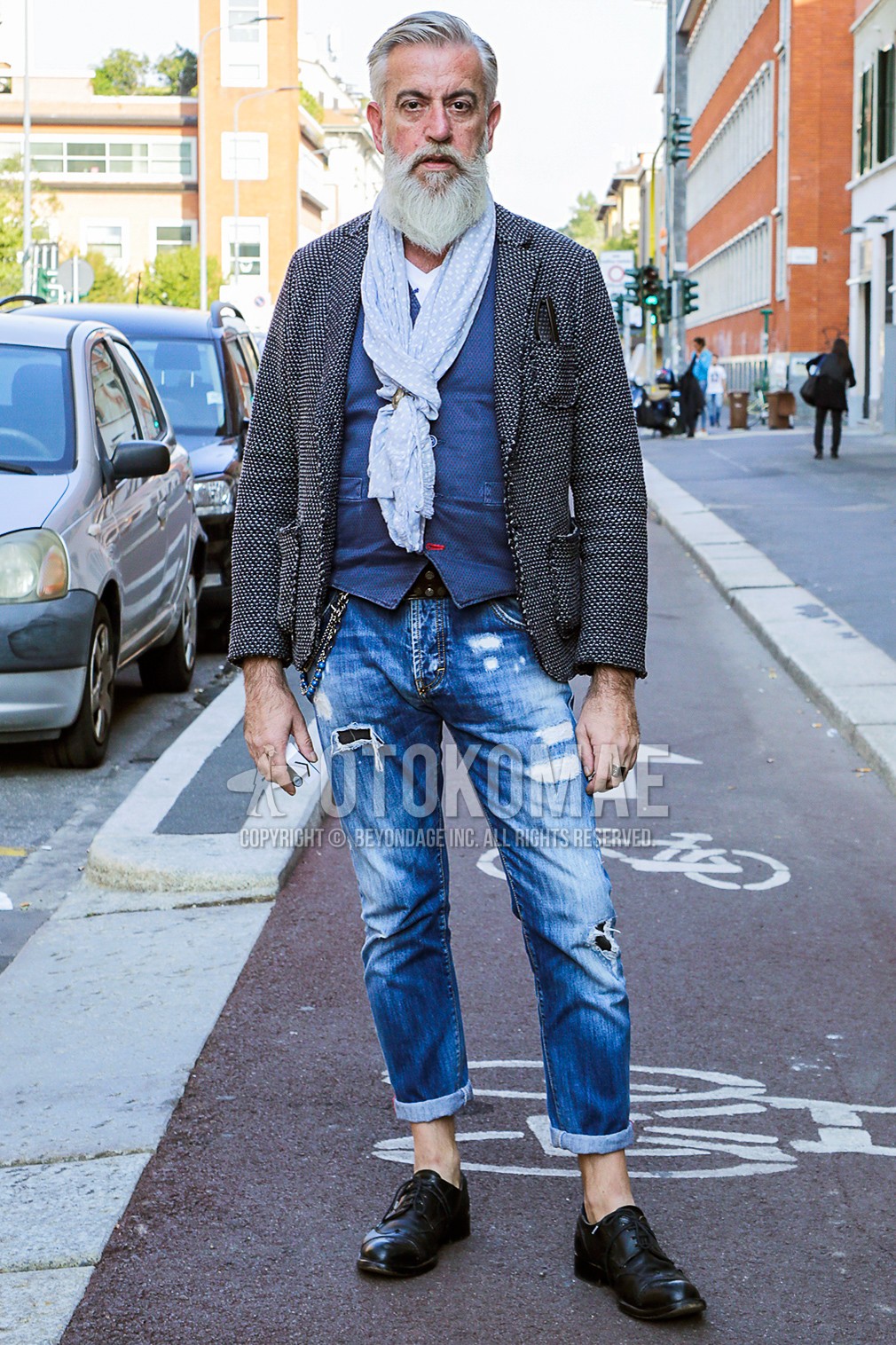 Men's spring autumn outfit with gray scarf scarf, dark gray dots tailored jacket, gray plain gilet, white plain t-shirt, blue plain damaged jeans, black straight-tip shoes leather shoes.
