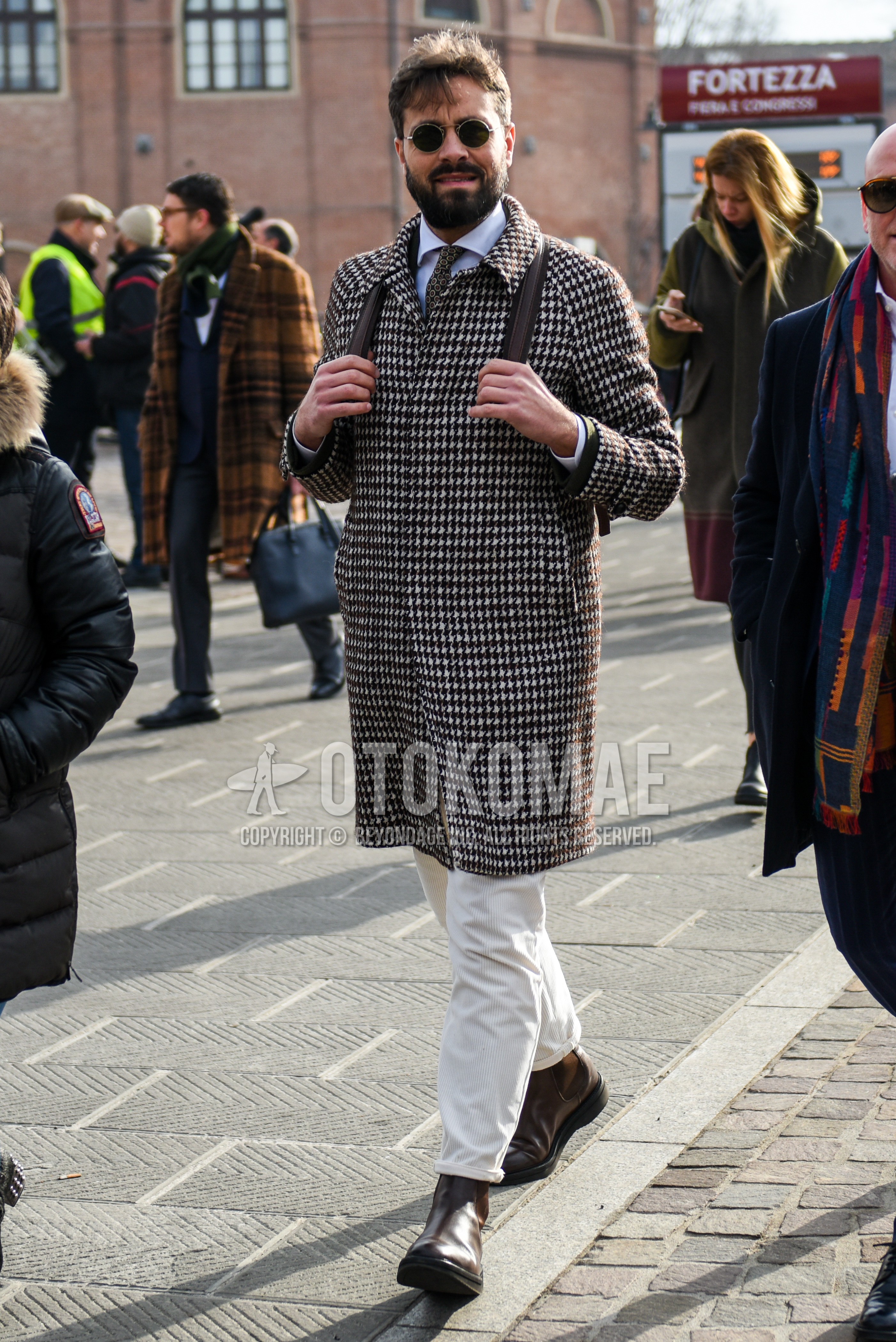 Men's winter outfit with silver plain sunglasses, white black check stenkarrer coat, white plain shirt, white plain cotton pants, brown side-gore boots, brown small crest necktie.