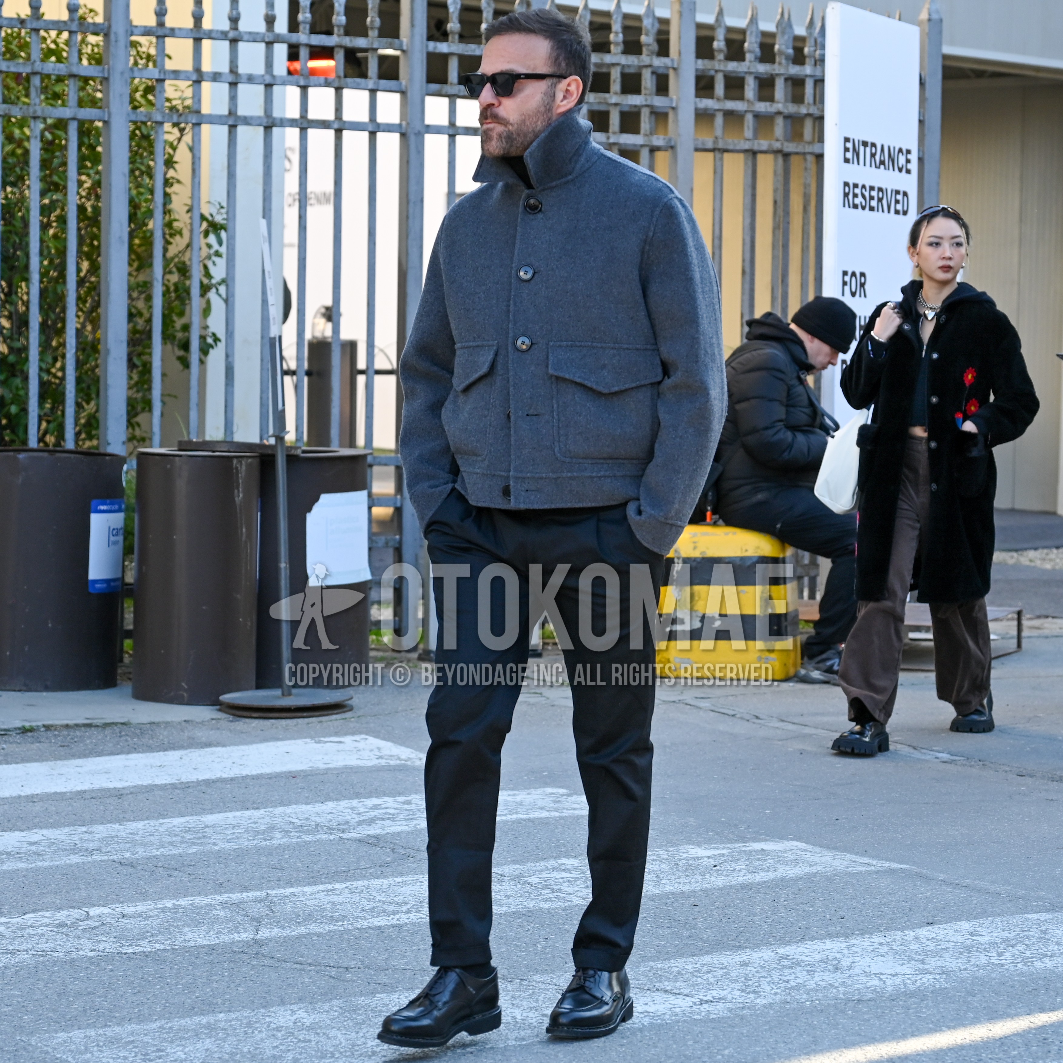 Men's autumn winter outfit with black plain sunglasses, gray plain coverall, black plain chinos, black u-tip shoes leather shoes.