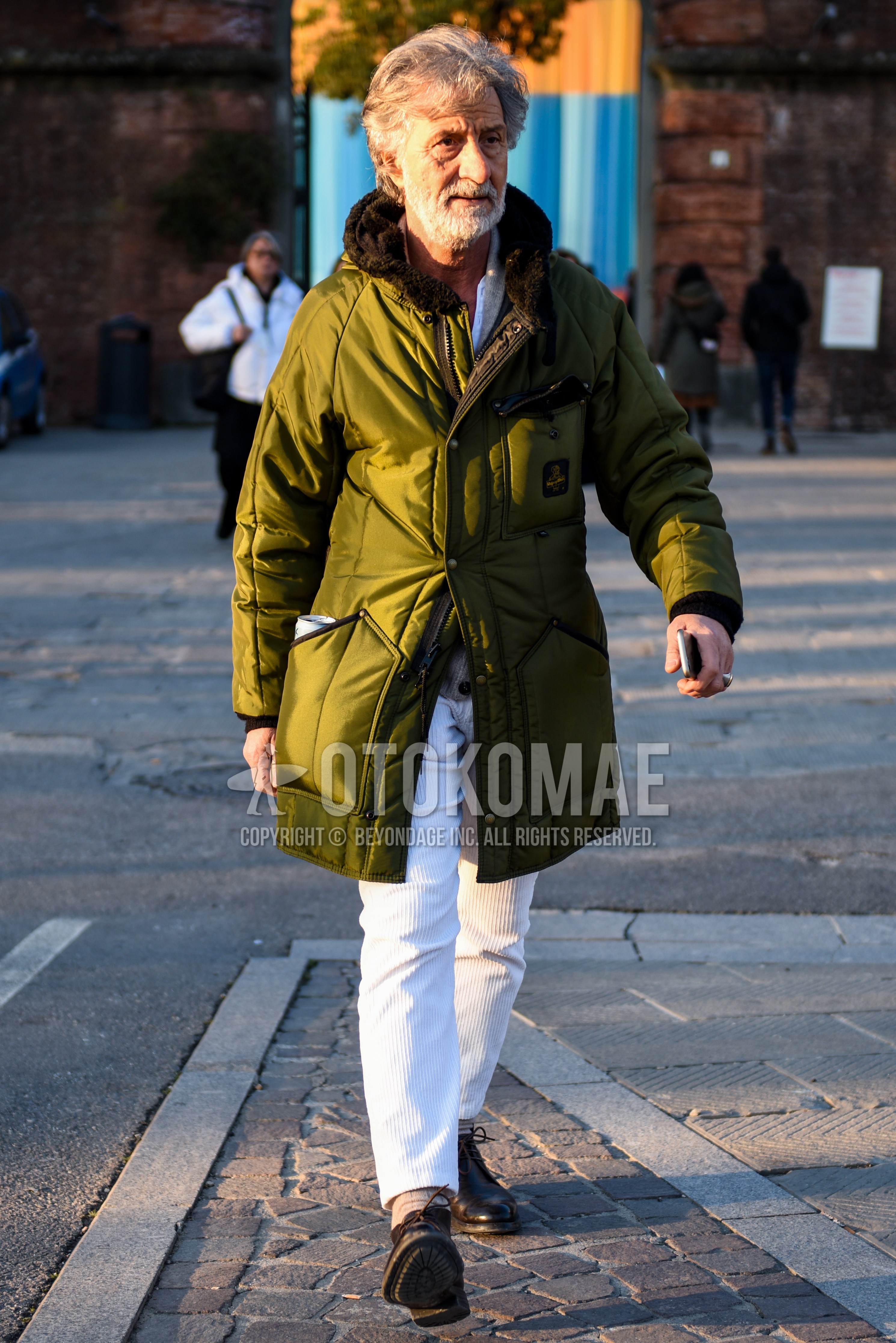 Men's autumn winter outfit with olive green plain down jacket, white plain winter pants (corduroy,velour), beige plain socks, brown plain toe leather shoes.