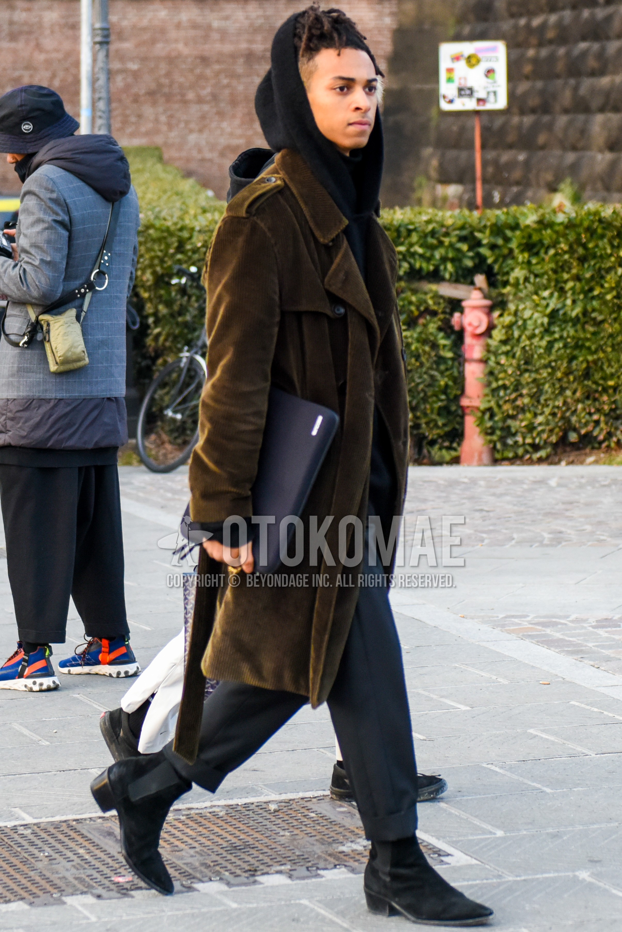Men's winter outfit with brown plain trench coat, black plain hoodie, dark gray plain slacks, black side-gore boots.