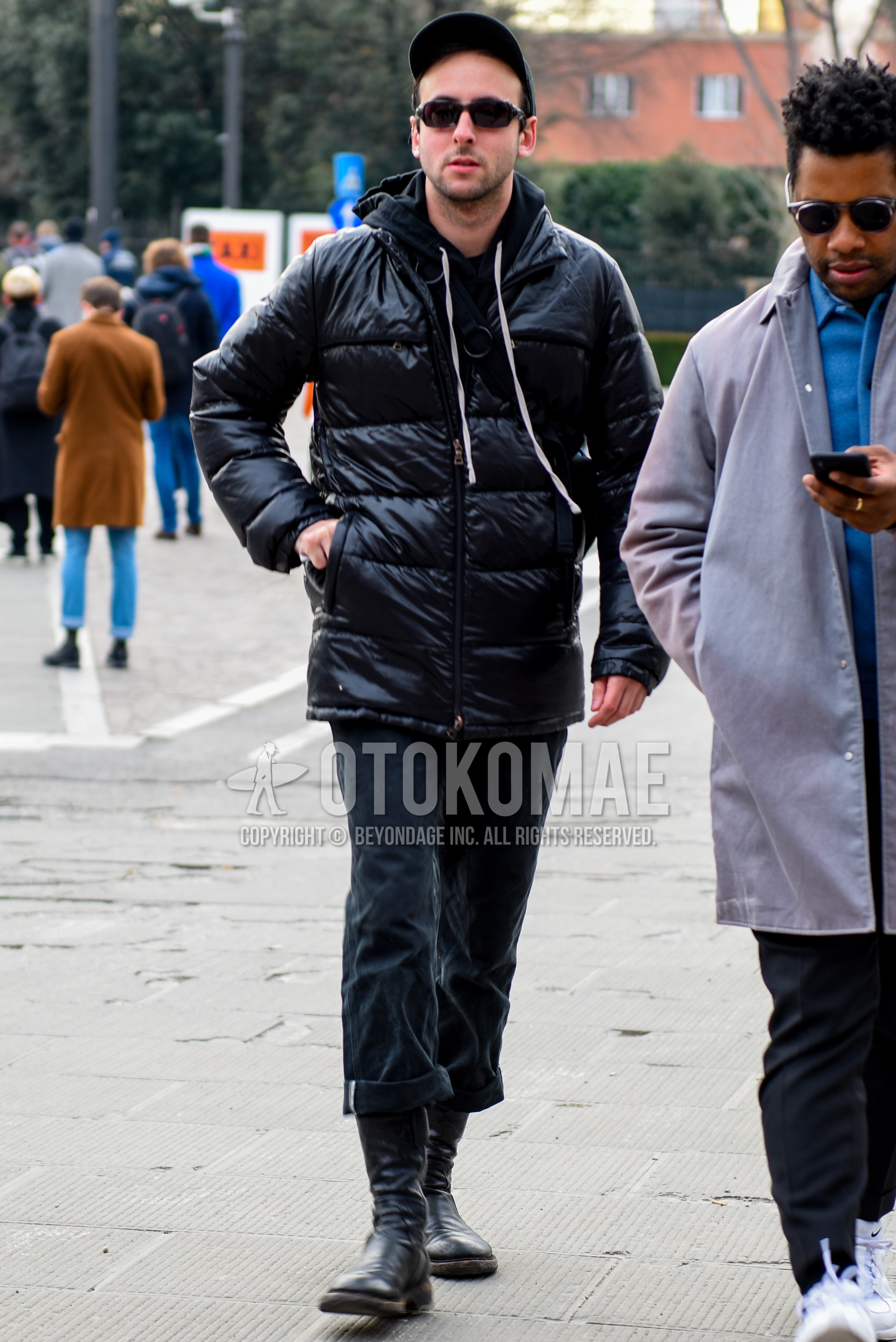 Men's autumn winter outfit with black plain baseball cap, black plain sunglasses, black plain down jacket, black plain hoodie, black plain denim/jeans, black  boots.