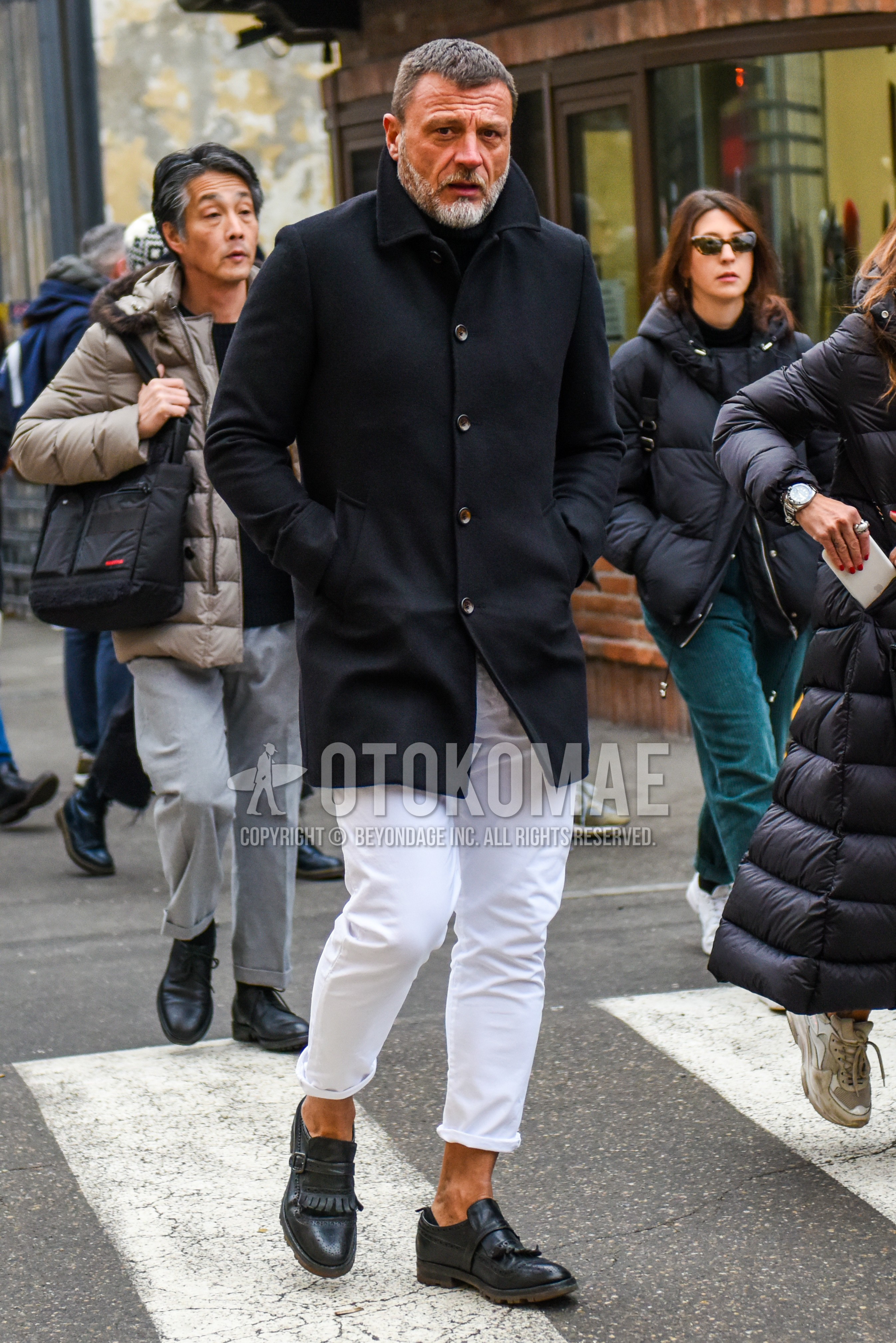 Men's winter outfit with black plain stenkarrer coat, white plain denim/jeans, black monk shoes leather shoes.