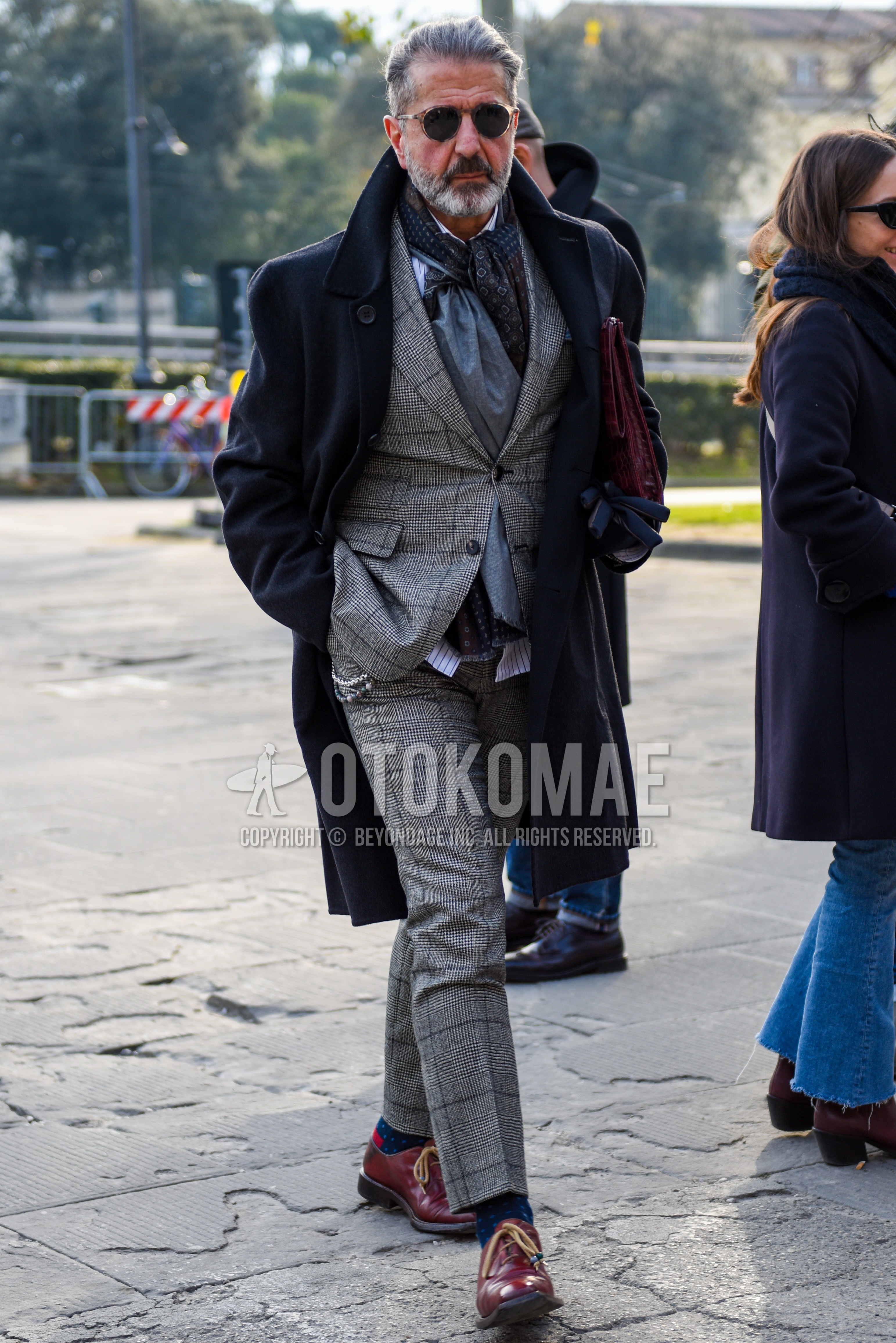 Men's winter outfit with clear plain sunglasses, gray scarf scarf, dark gray plain chester coat, white stripes shirt, blue socks socks, brown straight-tip shoes leather shoes.