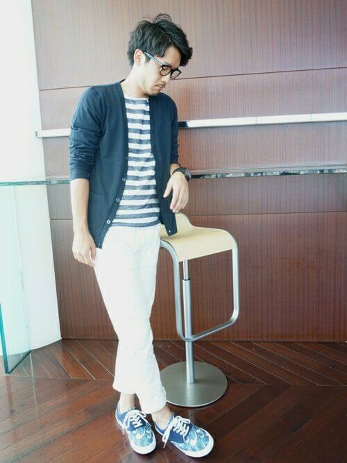 カーディガンが季節の変わり目コーデに使える 上品顔のメンズ着こなしにフォーカス カーディガンコーデ ボーダー メンズ Otokomae 男前研究所