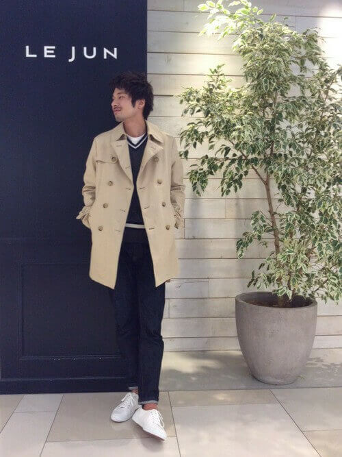 トレンチコート コーデ メンズ特集 往年の名優たちも愛したアウターの粋な着こなし アイテムを一挙紹介 ベージュトレンチ 着こなし メンズ Otokomae 男前研究所