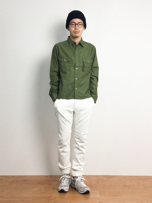 秋コーデ メンズ特集 21年最新 秋ファッションメンズのトレンドはミリタリーシャツ Otokomae 男前研究所