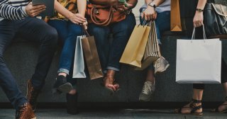 服はいつ買うのが得？【セール時期だけじゃない賢い買い時とは？】