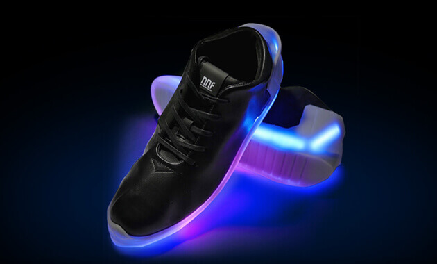 光る靴 デザインも秀逸な未来型スニーカーorpheとは メンズファッションメディア Otokomaeotokomae 男前研究所