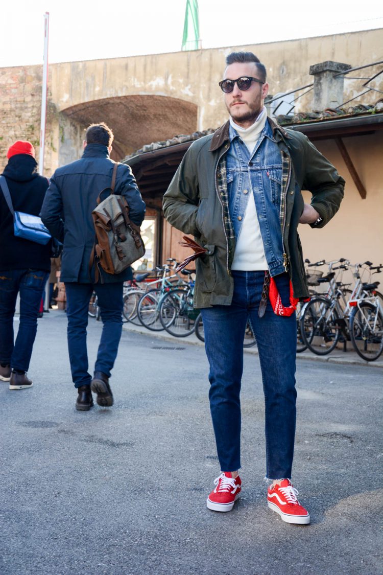Vans Sneakers Cordage "A martial outfit spiced up with red Old Skool."