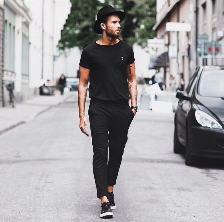 ベスト50 黒 パンツ T シャツ 人気のファッションスタイル