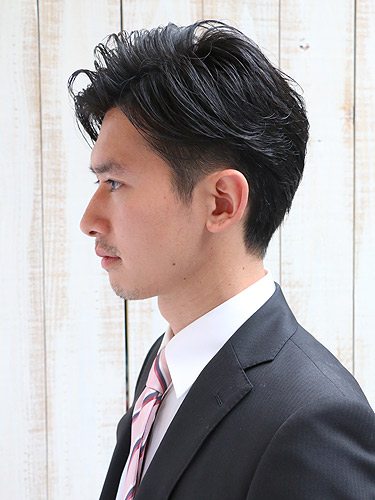 メンズショートヘア オシャレ七三 刈り上げが流行 最新髪型