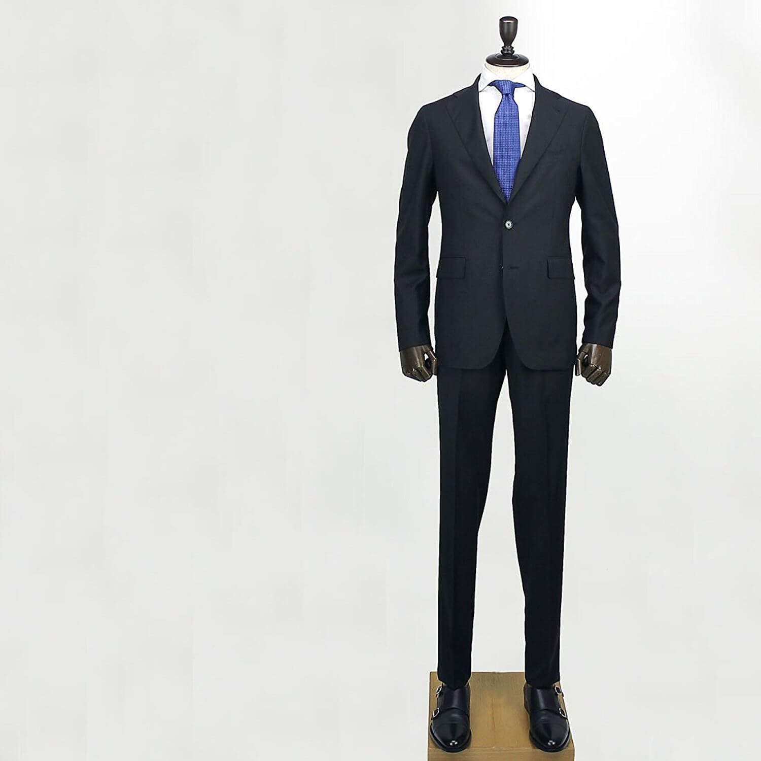 7 Best Fabrics That Are Great For Suits - MR KOACHMAN