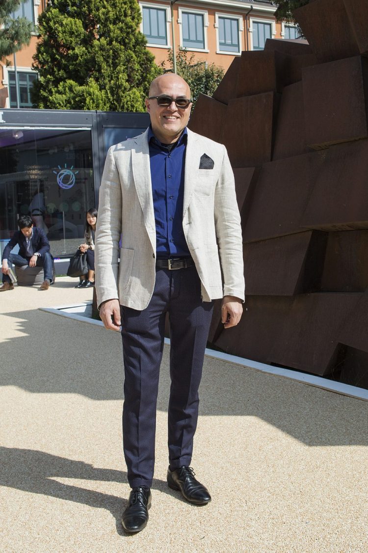 White Jacket×Navy Pants