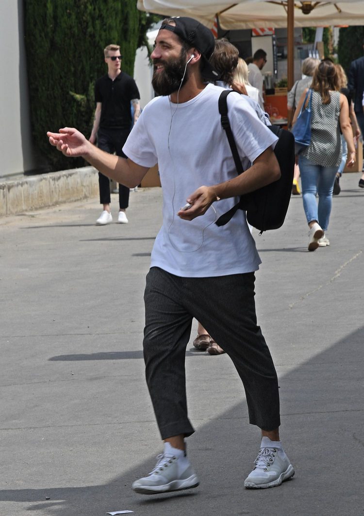 High-tech sneakers add street style to your outfit.