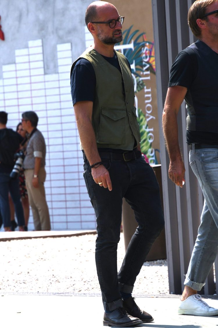Black denim and khaki gilet for a modern color scheme