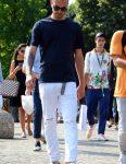 夏服ファッションコーディネート 白パンツ