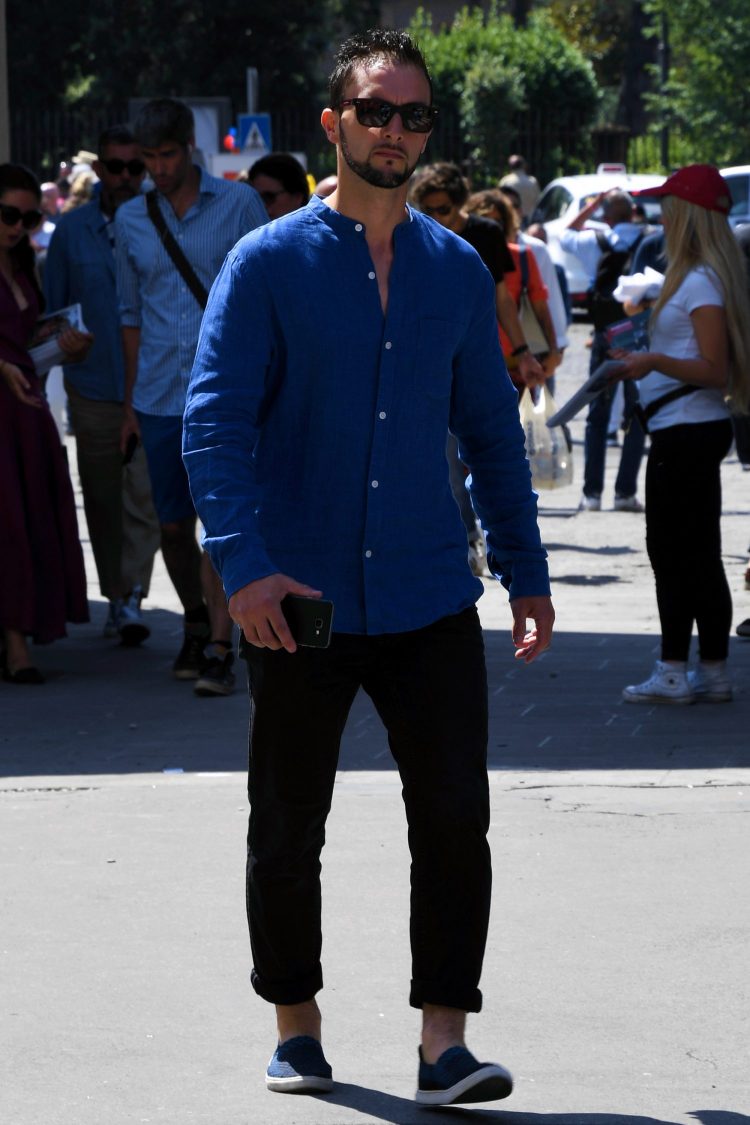 Roll up black denim and add espadrilles to add lightness to the coordination
