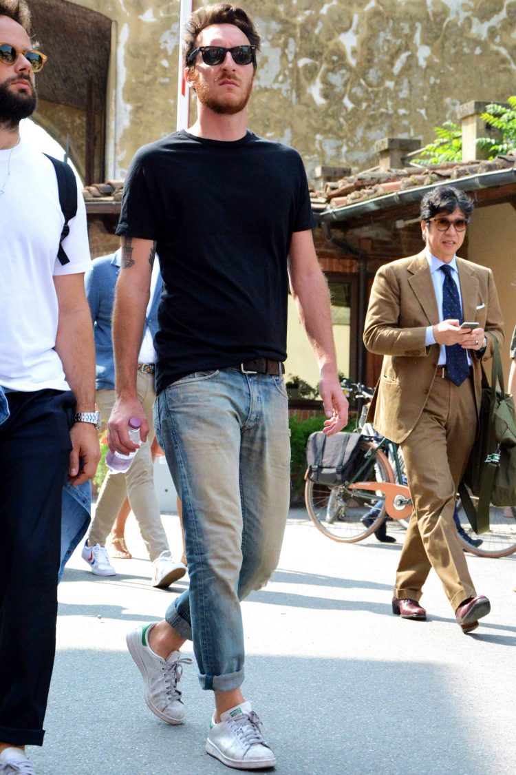 Rolled-up jeans and Stan Smiths for added freshness