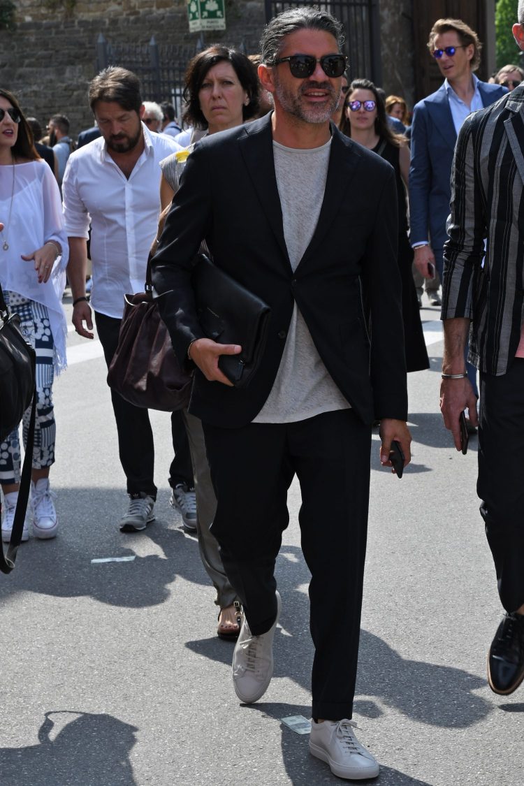 Monotone & Suit Style