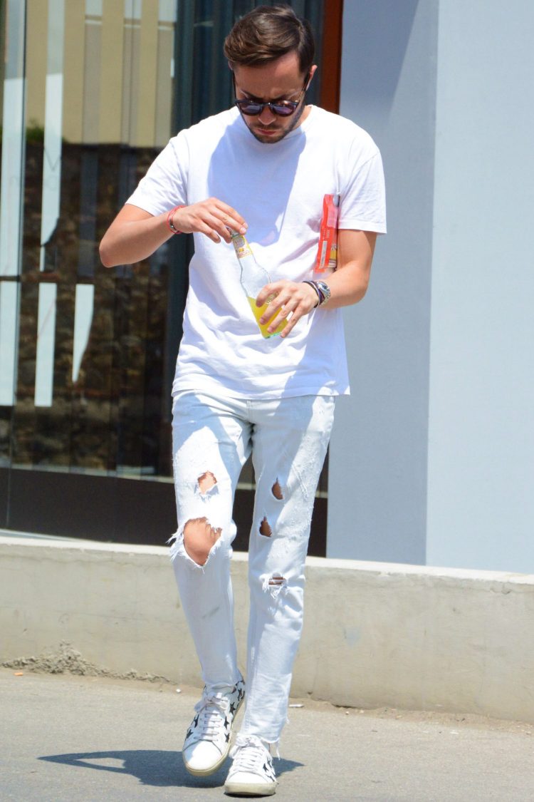 Monotone and all-white style
