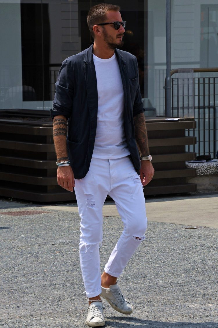Coordinate with white damaged jeans and a gray jacket for sharp contours.
