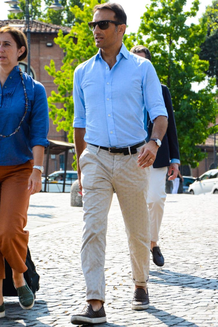Slip-ons x chinos x shirt
