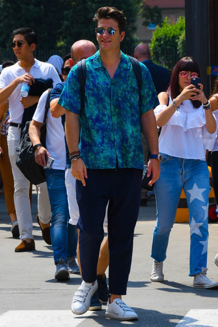 Aloha shirt x Navy pants