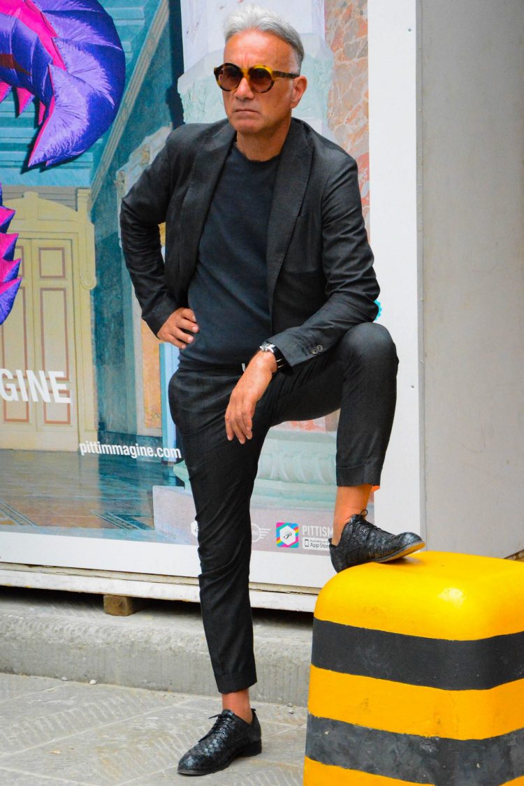 Grey suit coordinate with a sense of unity, using the same colors all the way down to the innerwear and shoes