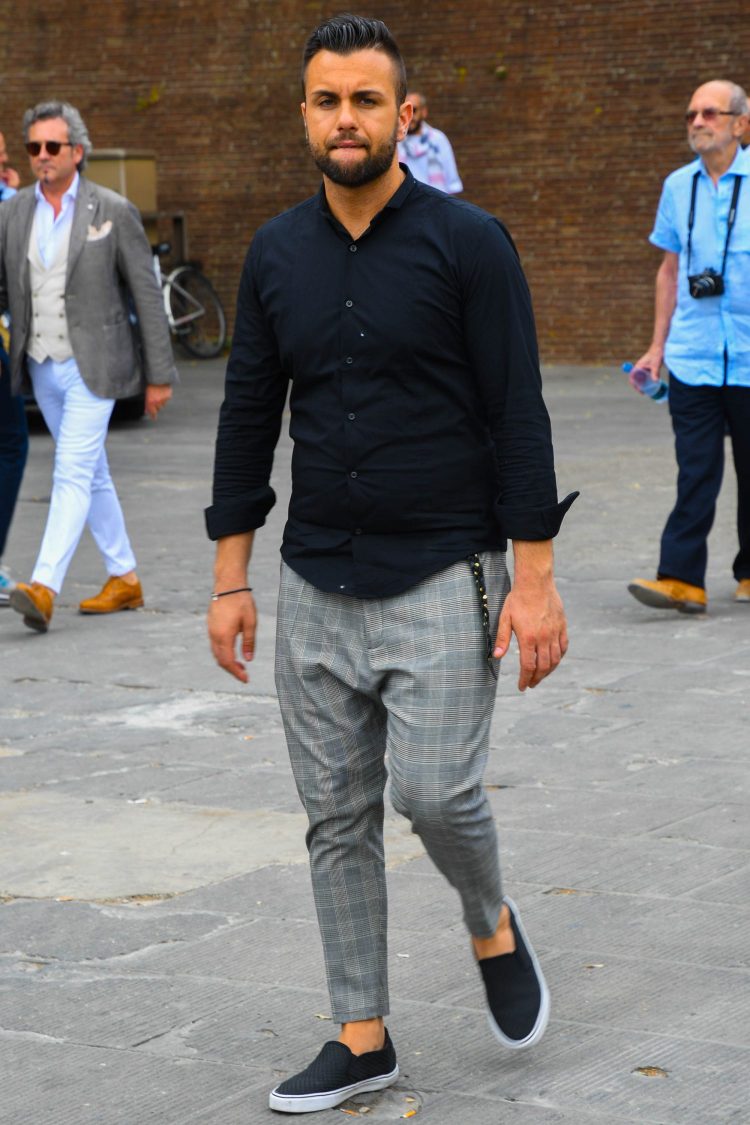 Black Shirt x Check Pants