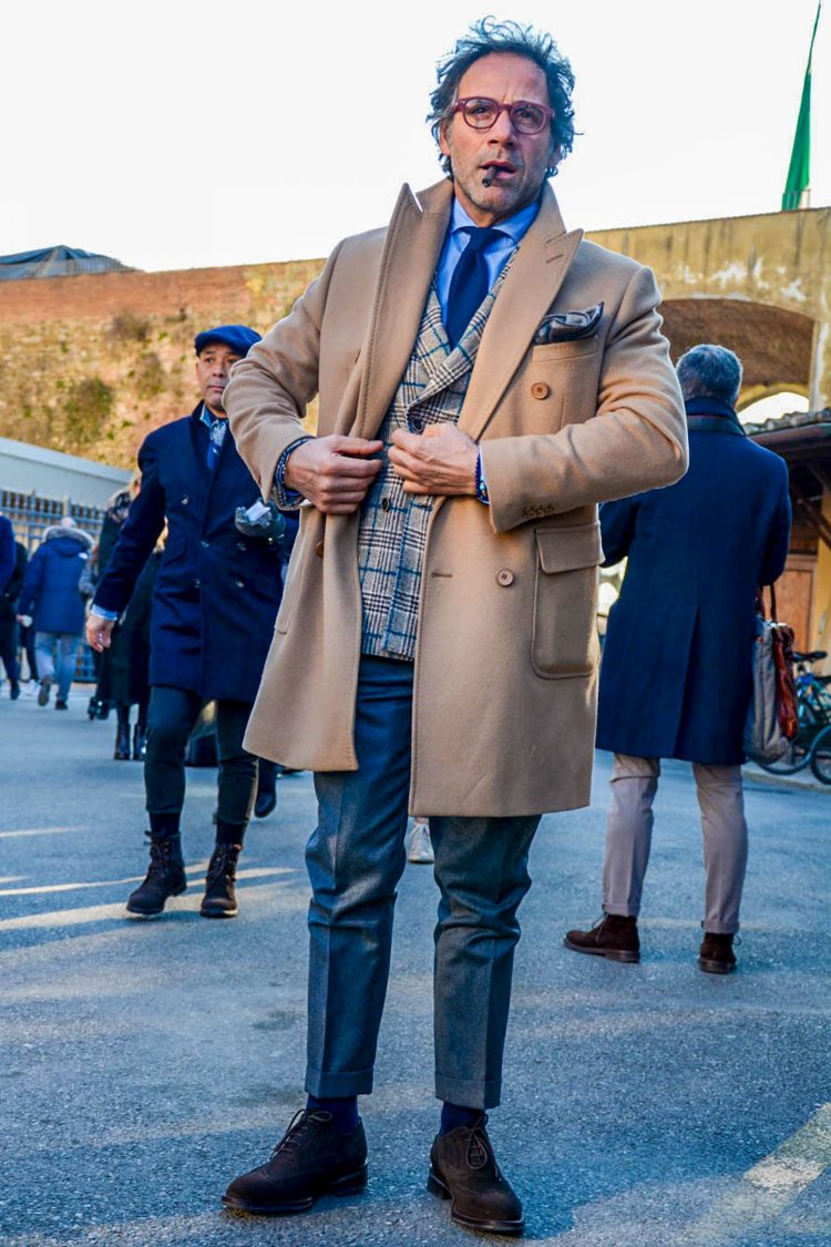 Gray pants coordinate with a perfect combination of three colors