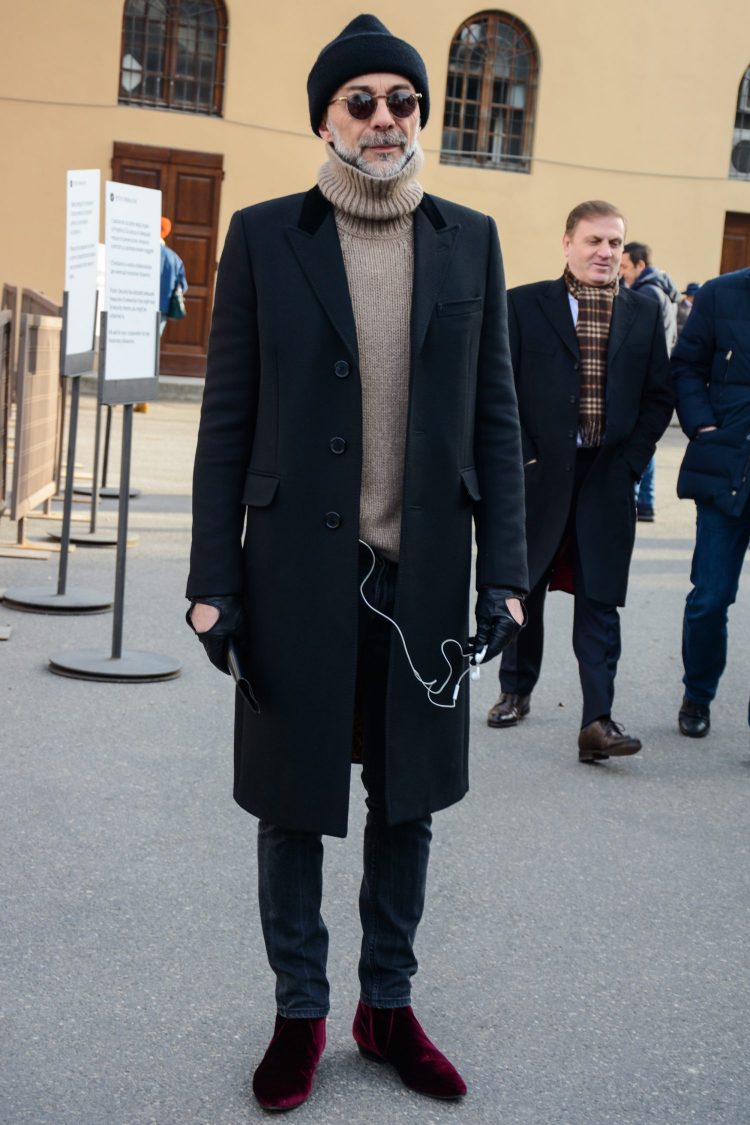 Turtleneck knit coordinate showing a unique look without folding the neck
