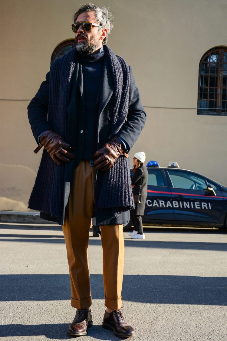 Turtleneck knit cord expressing the Italian's eighteenth azulo emarone