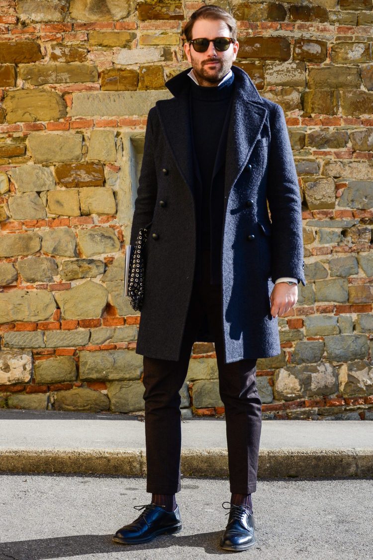 Layering a turtleneck knit, white shirt, and coat to create a cozy look around the neck in a men's coordinate
