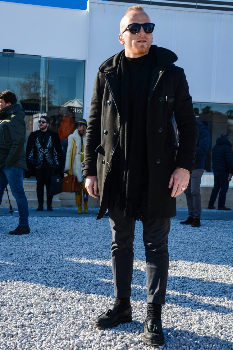 Men's winter coordinate with a mode atmosphere, all in black
