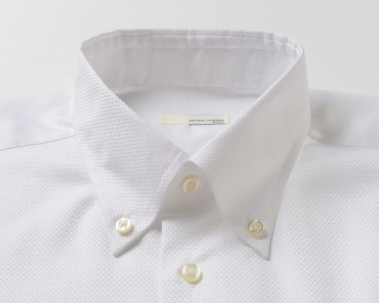 アントニオ・ラヴェルダのボタンダウンシャツ
