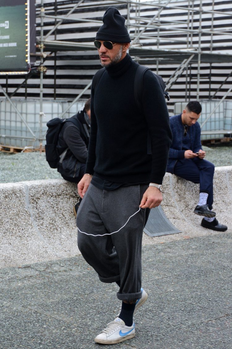 Turtleneck Knit x Gray Pants x White Sneakers